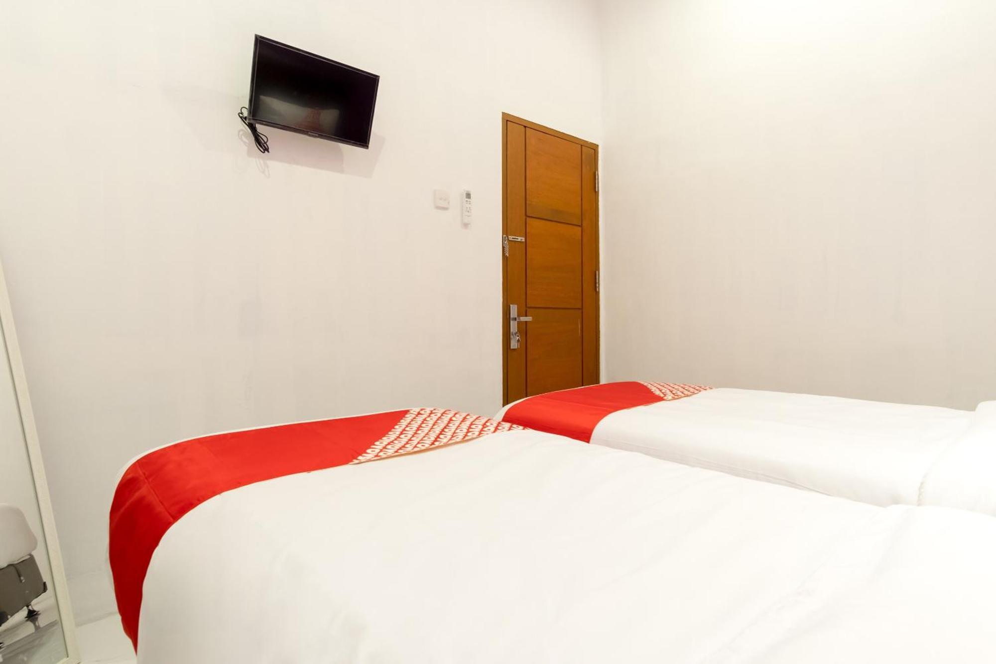 Super Oyo 839 Royal Guest House Medan Exterior foto
