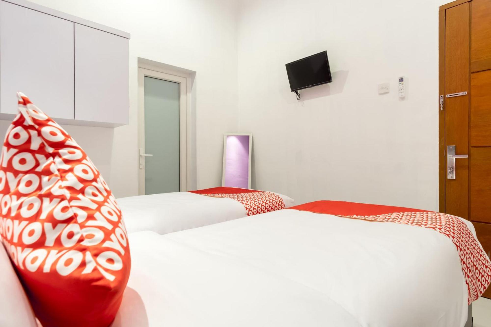 Super Oyo 839 Royal Guest House Medan Exterior foto